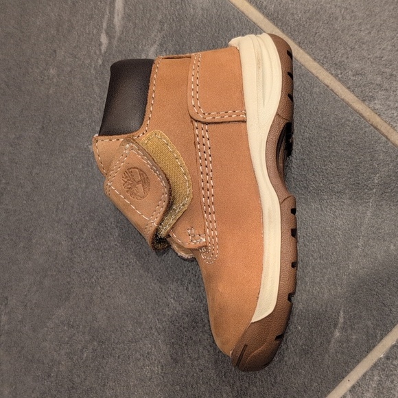 Timberland Size 4 Toddler Brown Strap Boots (Nearly new) - Picture 3 of 9